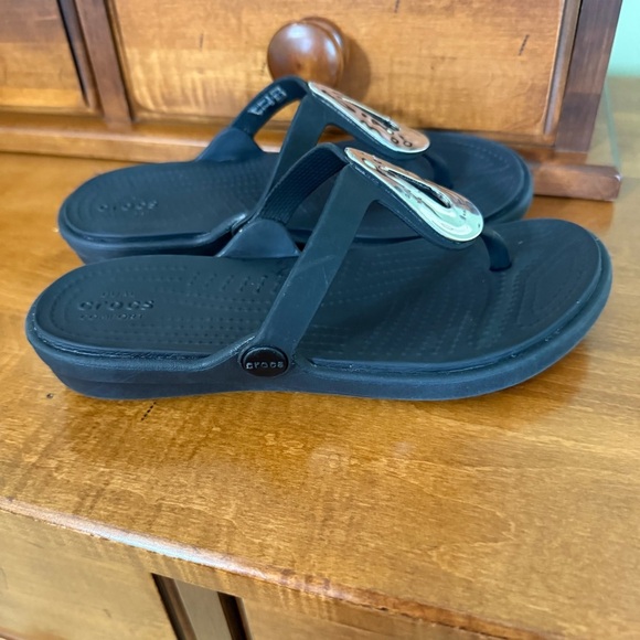 Crocs Women's Sanrah Liquid Silver Teardrop Black Flip Flop sandal size 5 shoe - Picture 5 of 13